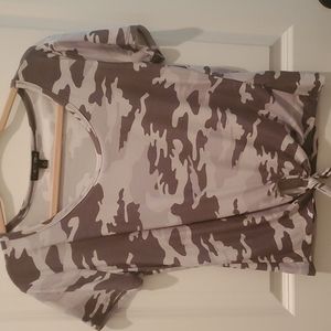 Love Streak Junior XL short sleeve tshirt tie at waist dark and light gray camo